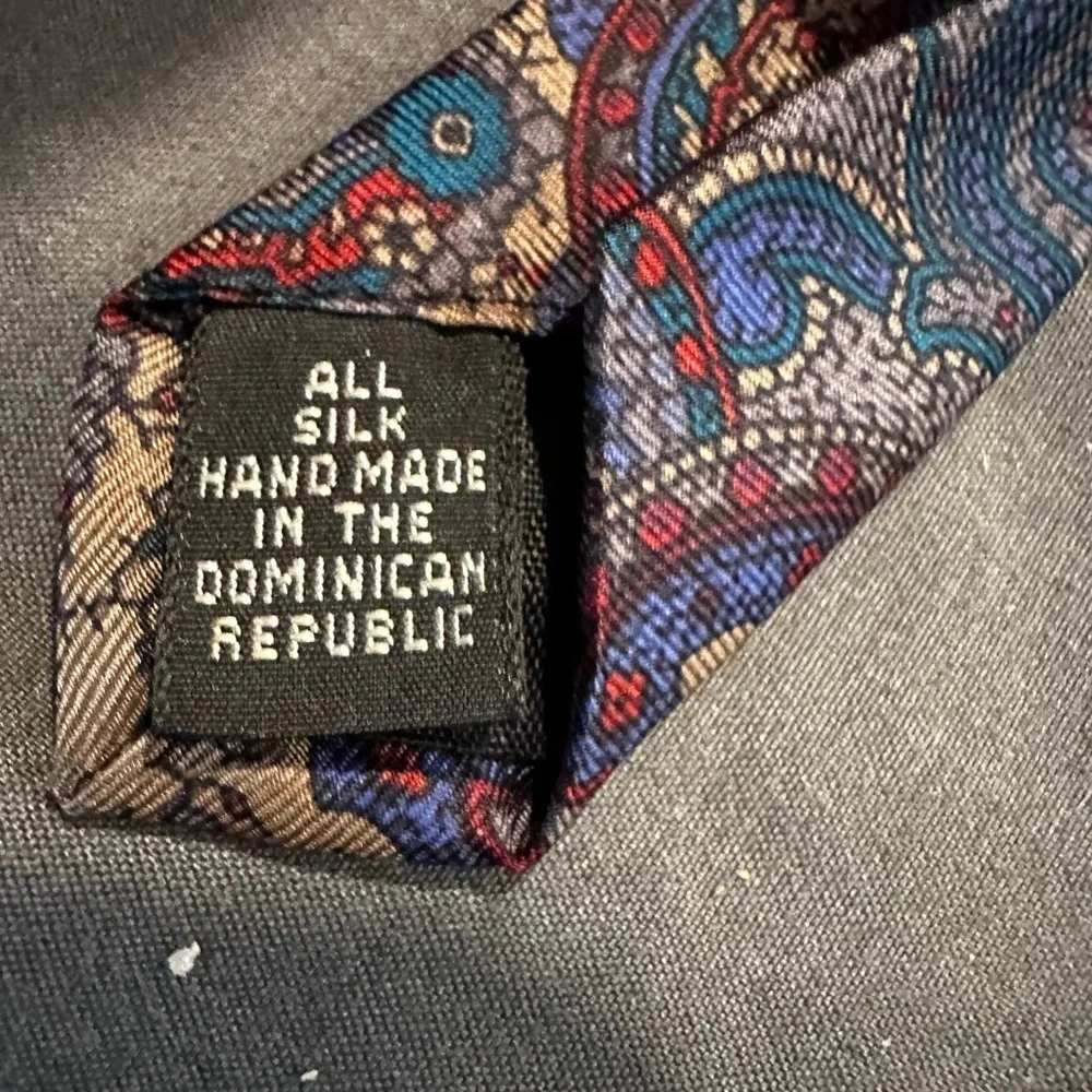 Vintage 80s Colebrook 100% Silk Paisley Neck Tie.